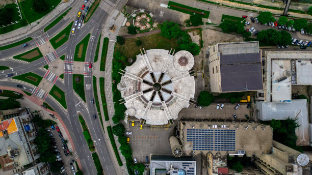 马其顿共和国斯科普里繁华都市的航拍照片图片下载