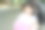 亚洲可爱的四岁小女孩坐在婴儿车里，拿着粉红色的棉花糖在户外吃棉花糖，太好吃了。图片下载