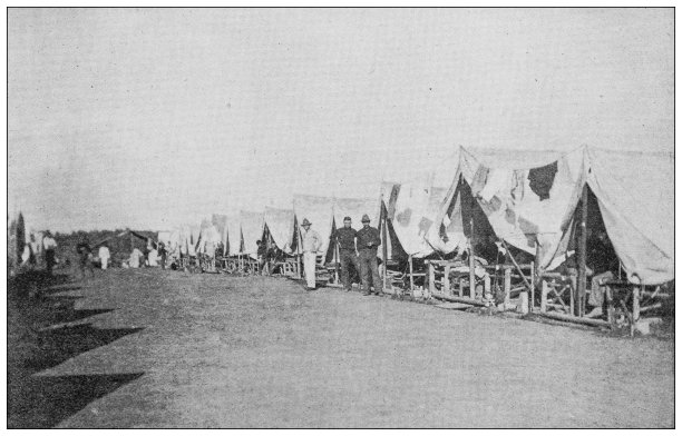 古色古香的照片:美国士兵在菲律宾马尼拉图片下载