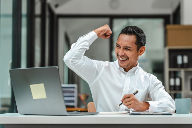 亚洲房地产经纪人的职责，印度裔的工作人员许可谈判，安排交易，写合同，中介协助私人买家和卖家图片下载