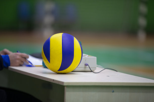 裁判桌上的排球图片下载