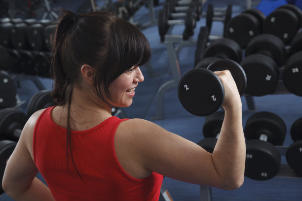 中年女性健身训练图片下载