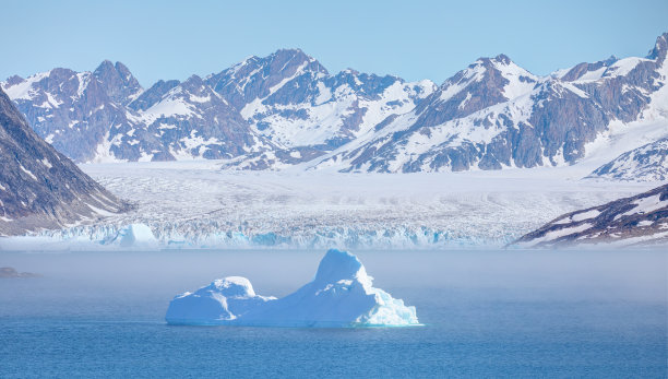 格陵兰岛东部库鲁苏克附近的克努德拉斯穆森冰川图片下载