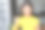成功的亚洲女商人喜欢家里有一台笔记本电脑。自由职业者亚洲女人大喊“是”，看着笔记本电脑屏幕，庆祝胜利，目标实现举起手臂。图片下载