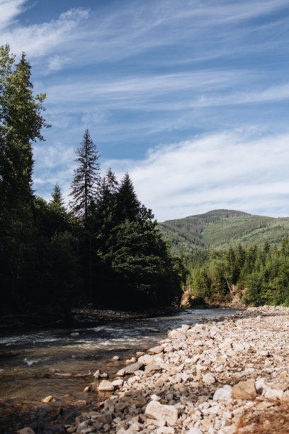 山与河的美景与点吧图片下载