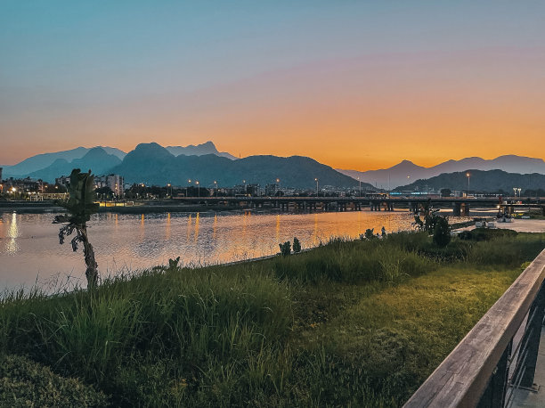 海边城市的暮色图片下载