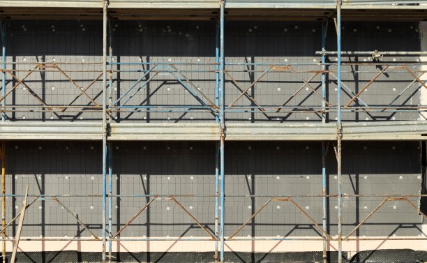 外墙装修期间安装了外保温用膨胀聚苯乙烯片材。图片下载