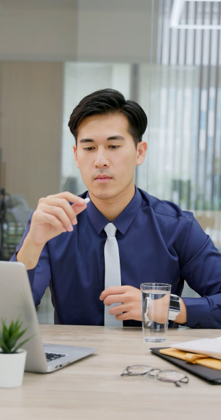 男人服用维生素图片下载