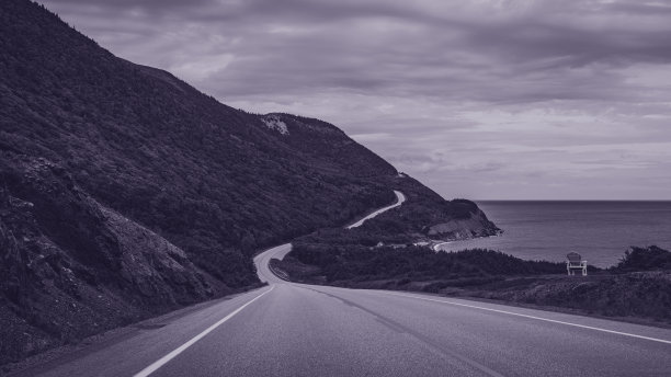 世界著名的卡伯特小道30号公路在Petit Étang，新斯科舍省，加拿大，复古风格的单调照片图片下载