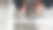 一个男人站在队伍后面图片下载