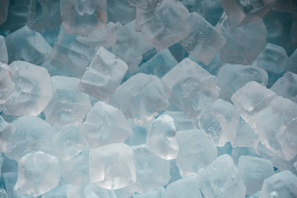 清澈的冰块，俯视图，背景图片下载