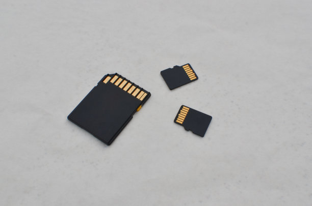 SD卡和microSD卡特写：芯片上的高效存储图片下载