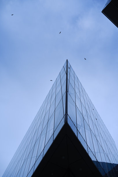 办公楼外立面部分玻璃图片下载