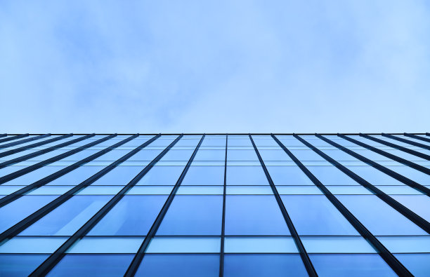 玻璃和钢铁的办公楼图片下载