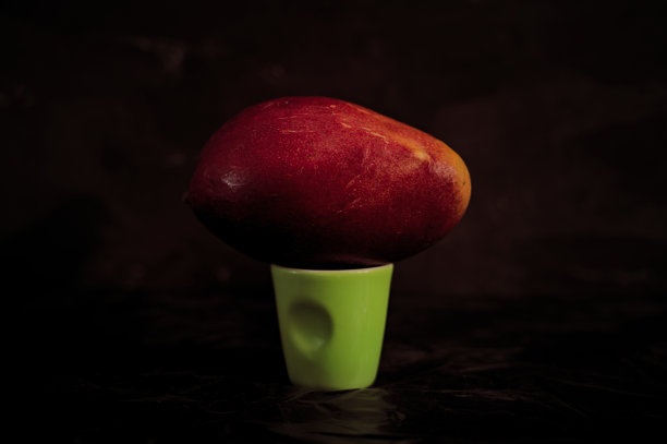 静物画(芒果、柠檬、杯子)图片下载