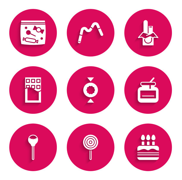 用燃烧的蜡烛装饰棒棒糖蛋糕图片下载