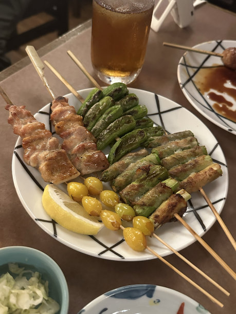 烤鸡肉串板图片下载