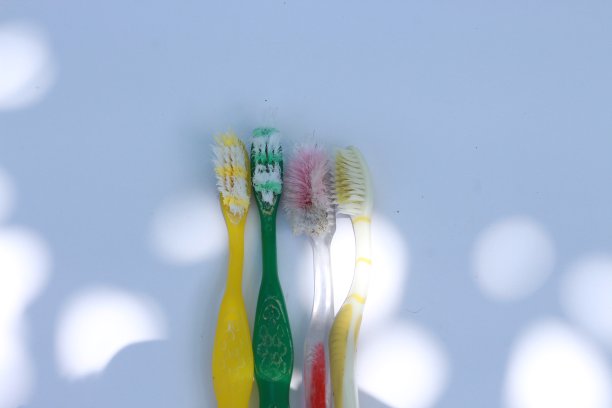 破碎的牙刷图片下载