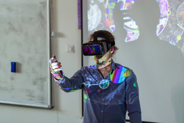 计算机科学班的年轻教授图片下载