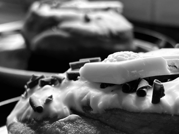 巧克力甜甜圈的特写图片下载