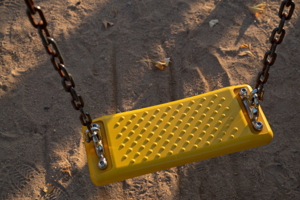 废弃的摇摆图片下载