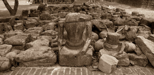 一尊20世纪古老佛像的残片，色调复古图片下载