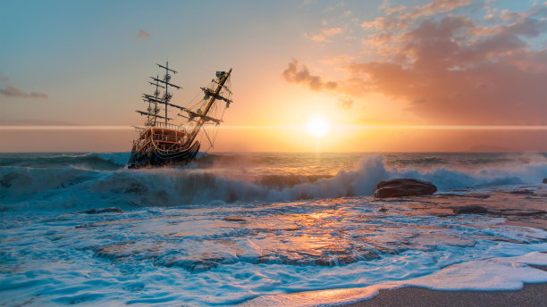 一艘古老的帆船在薄雾中驶向岩石——一艘古老的帆船在暴风雨的大海中航行，背景是暴风雨的云图片下载