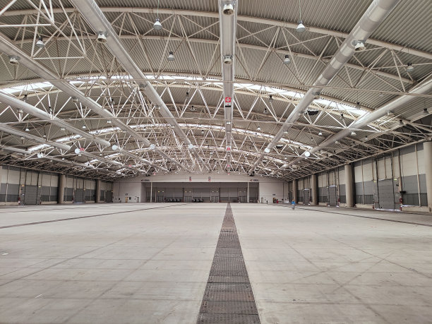 空旷干净的现代化展馆图片下载