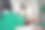 年轻的女学生和她的大学朋友打招呼图片下载