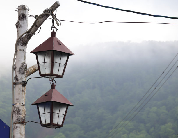 日本北海道信别町街道上的灯笼图片下载