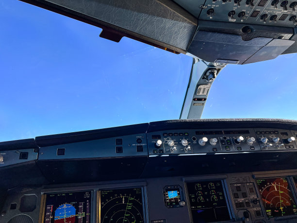 飞机部分座舱设备点座舱视图水平照片图片下载