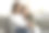 快乐的妈妈和十几岁的女儿在家里自拍图片下载