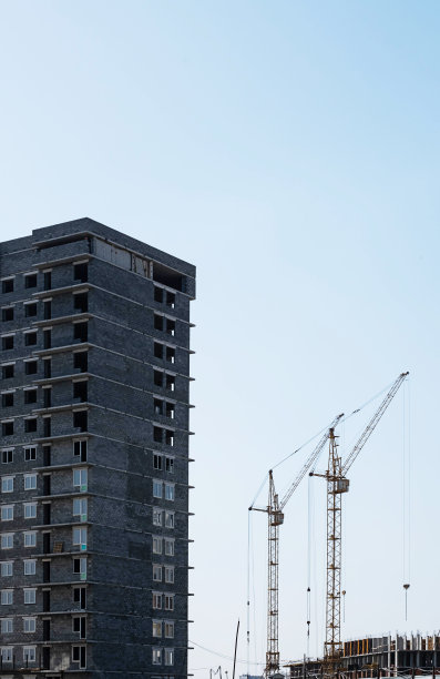 用起重机建造工地。图片下载