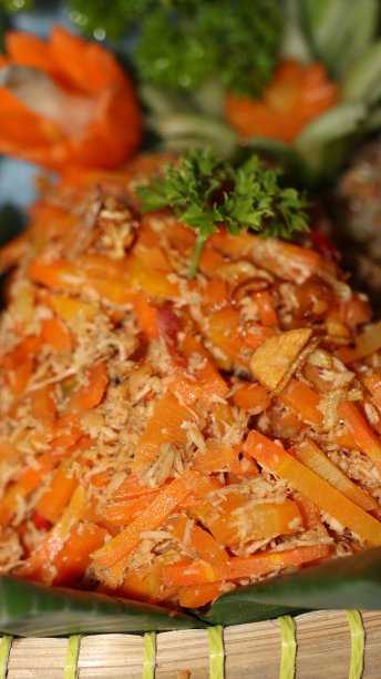 许多菜肴是为特殊场合准备的印尼传统食物图片下载