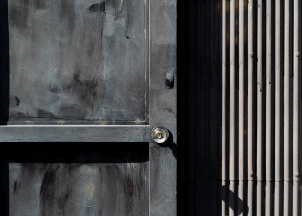 黑色的门图片下载