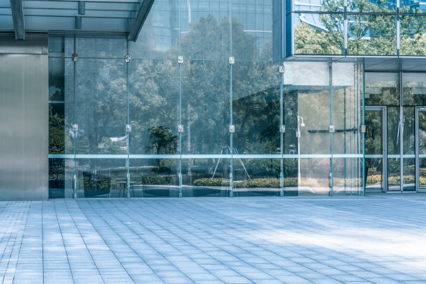 市中心的户外现代化办公大楼图片下载