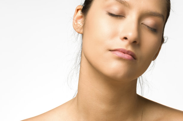 一个清新可爱的素颜女人的肖像图片下载