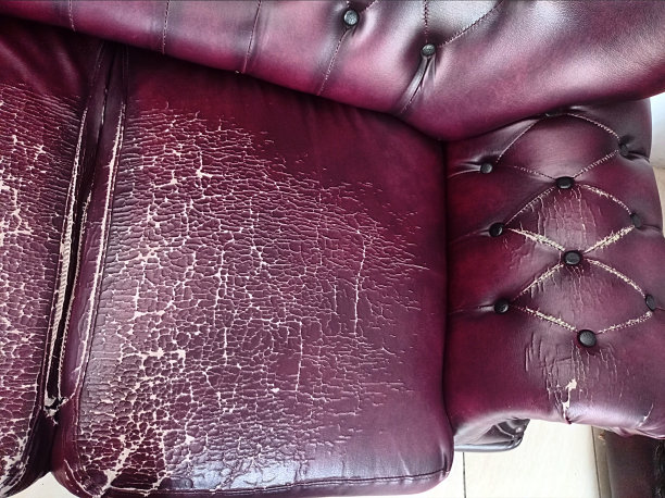 沙发椅被撕破了图片下载