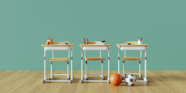 背景的三张课桌和运动球配合学校班级的概念，3d渲染图片下载