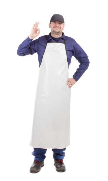 一名身穿白色围裙的工人用手表示“OK”。图片下载