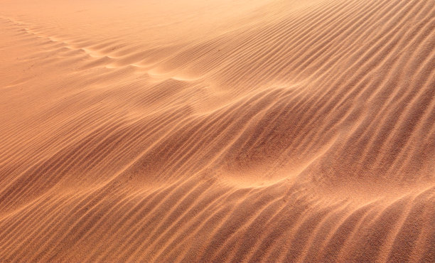 美丽的沙丘在撒哈拉沙漠-撒哈拉，摩洛哥图片下载