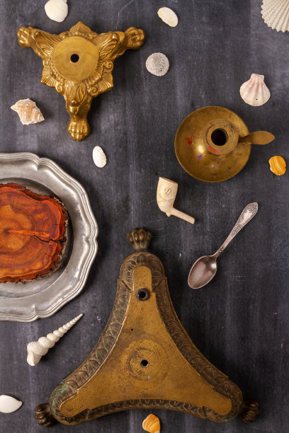 黑色黑板背景上的各种古董图片下载