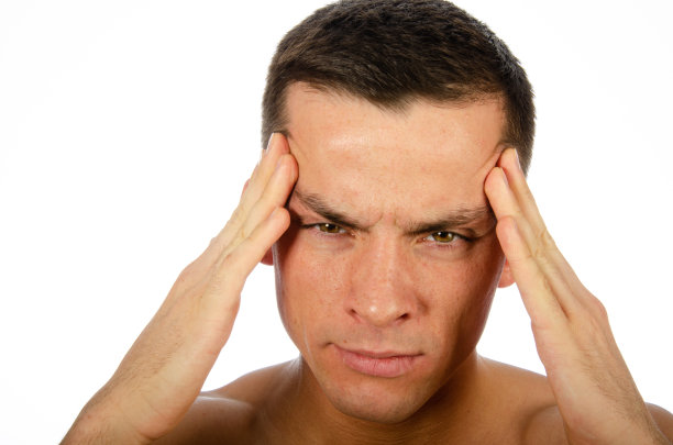 有健康问题的年轻帅哥图片下载