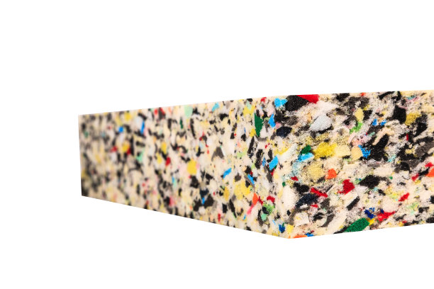 表面抽象外观的再粘合泡沫在白色的背景。图片下载