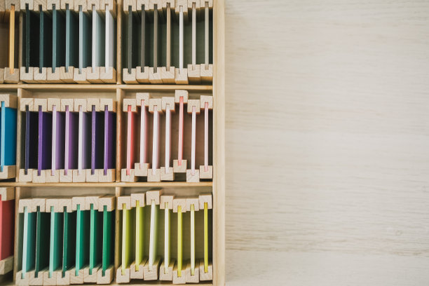 蒙台梭利配色材料活动，色彩创意玩具分类器居家教育图片下载