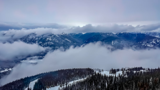 在惠斯勒滑雪图片下载