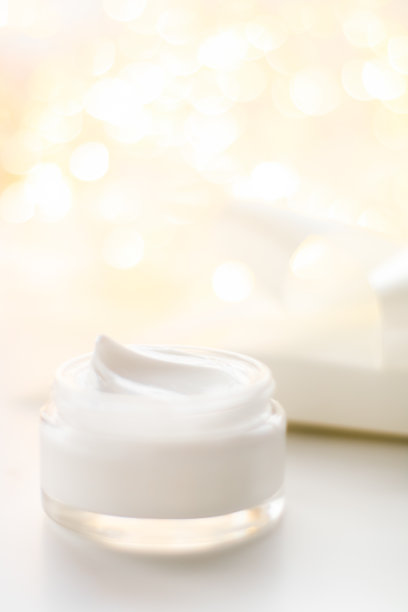 奢华的面霜罐和假日亮片图片下载