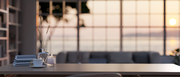 背景是模糊的现代客厅里的一张带有复印空间的木桌。图片下载