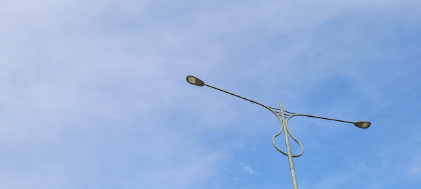蓝天背景的街灯图片下载
