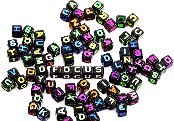 有选择性的重点。图像中心的单词FOCUS图片下载